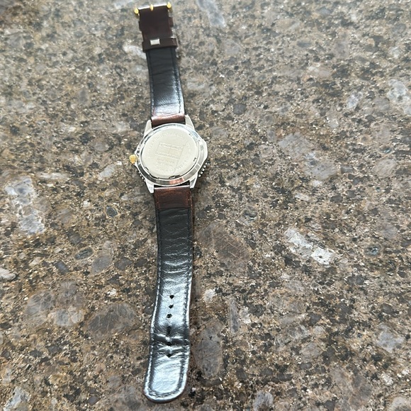 Men’s/ Women’s Watch - Picture 5 of 5